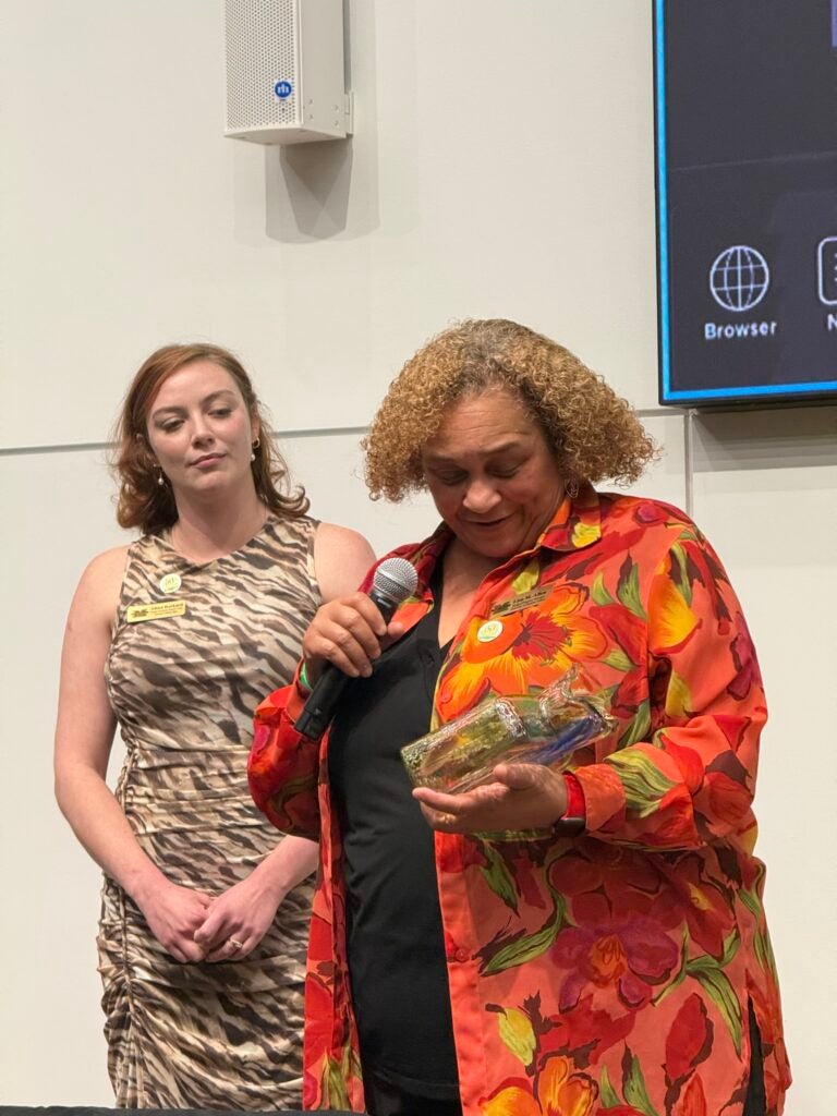 Lisa Allen receiving the Women of Color Award