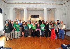 Marshall faculty, staff, students, alumni and other supporters with Acting Governor Tomblin.