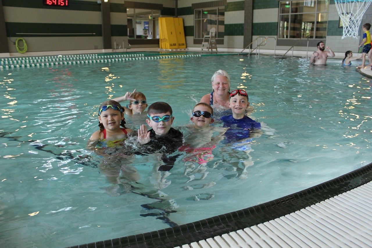 Image of Kids in the pool at the Rec