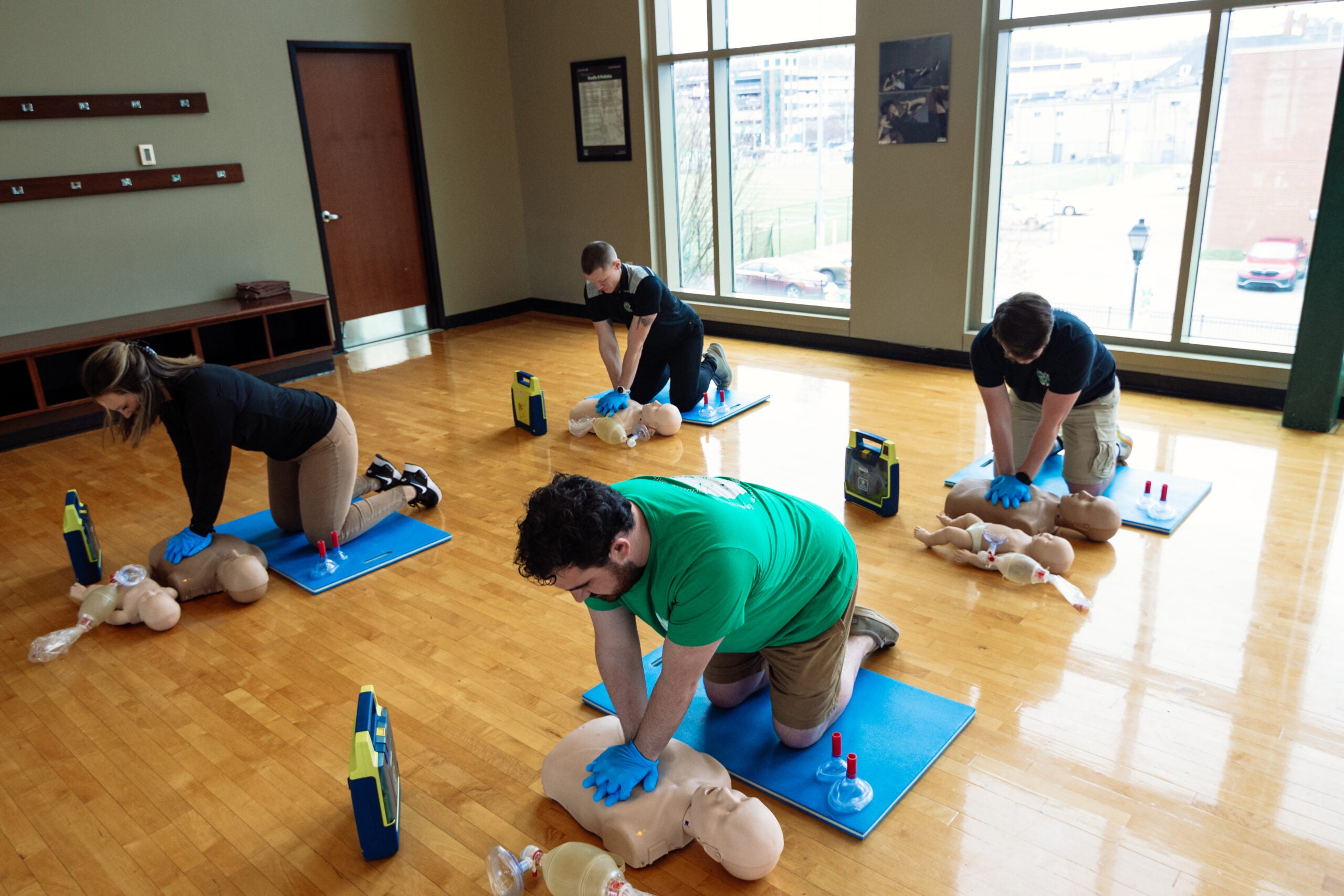 Image of a cpr certification class