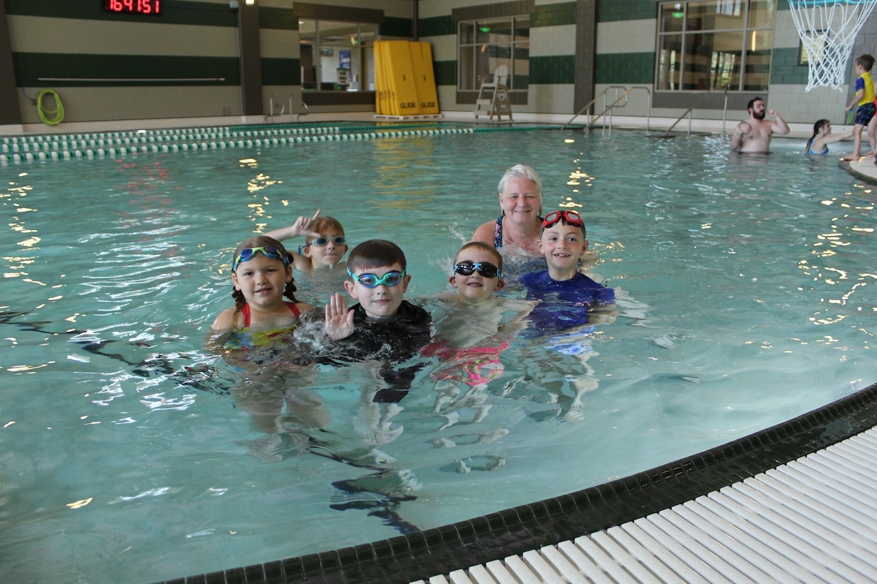 Image of Kids in the pool at the Rec