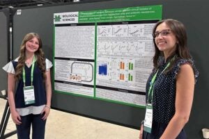 Biological Sciences undergrad students present their research at a national conference in Washington, DC