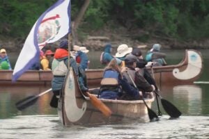 Environmental Science students participate in Ohio River Way research expedition