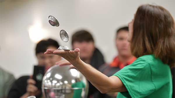 Students participate in experiments at Physics Day