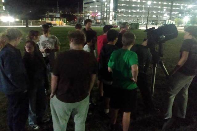 Physics students share views of Saturn during campus stargazing event