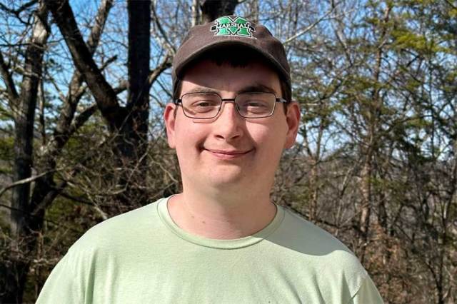Biology grad student earns Appalachian Headwaters grant to study chickadee hybridization