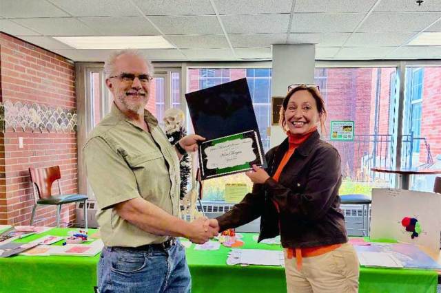 Biology instructor Kim Dingess honored with John Marshall Service Award