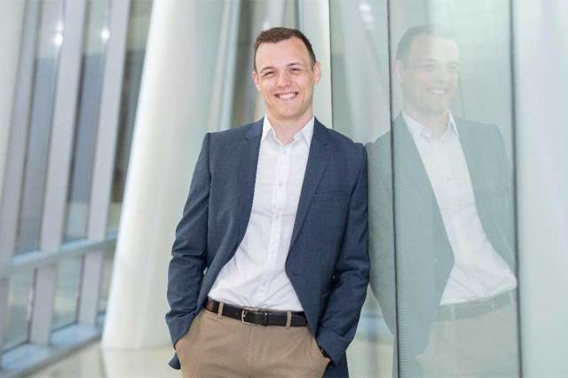 Chemistry alumnus completes PhD, advances to medical training