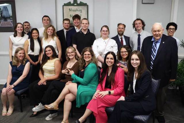 Chemistry Awards Nigh celebrates student excellence, honors faculty legends