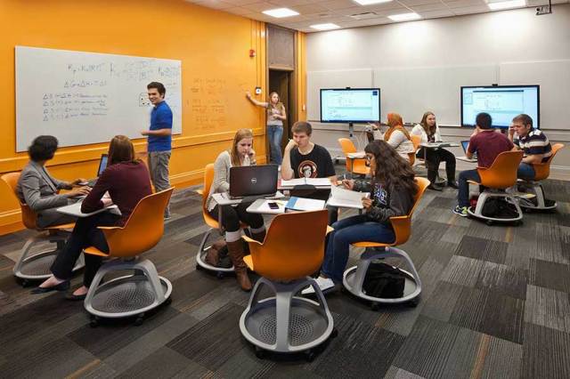 Case Western Reserve University in Cleveland, OH, deigned by the Bostwick Design Partnership. The space offers students an open area to engage in cooperative learning activities, such as studying and tutoring. Room for technology, such as tablets and laptops, offers space for a modern learning experience.