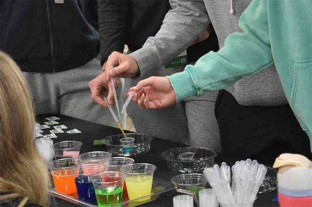 High School Science Day gets students’ and teachers’ hands on Science