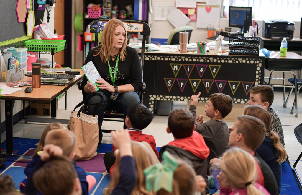 Beth Wolfe Reading to Students