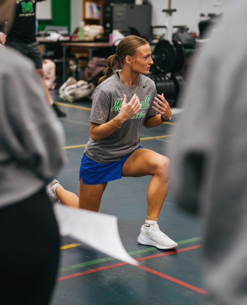 student doing a lunge and explaining it with students watching