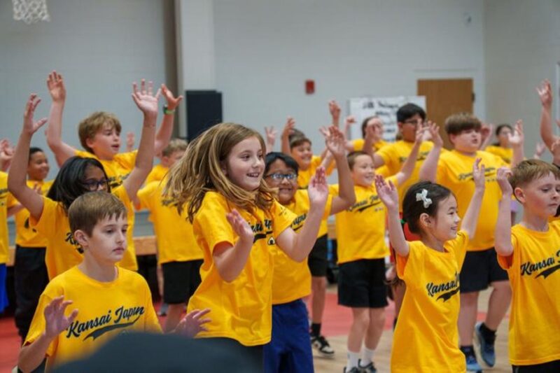 Image of kids from japanese immersion camp.