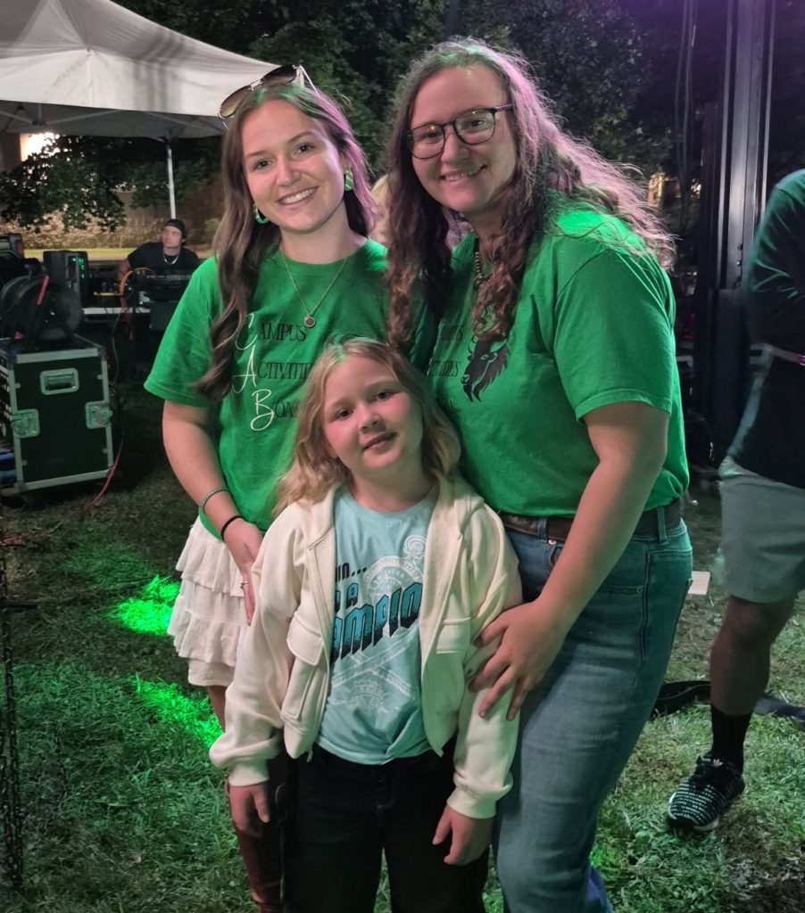 Sarah and Jackie Wazelle and their little sister Josie