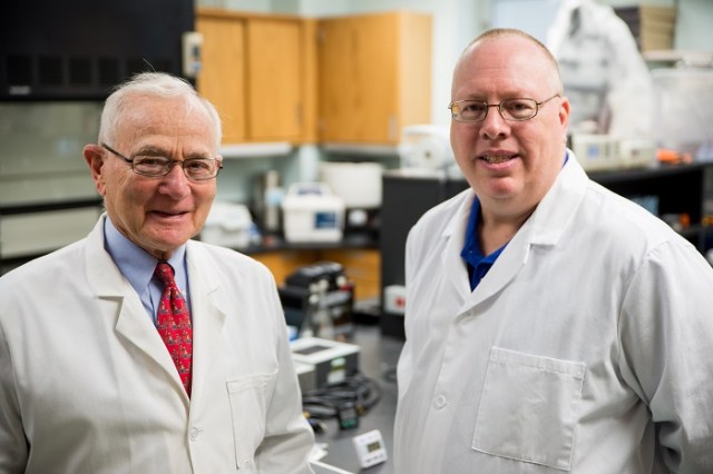 Researchers celebrate silver anniversary together at School of Medicine