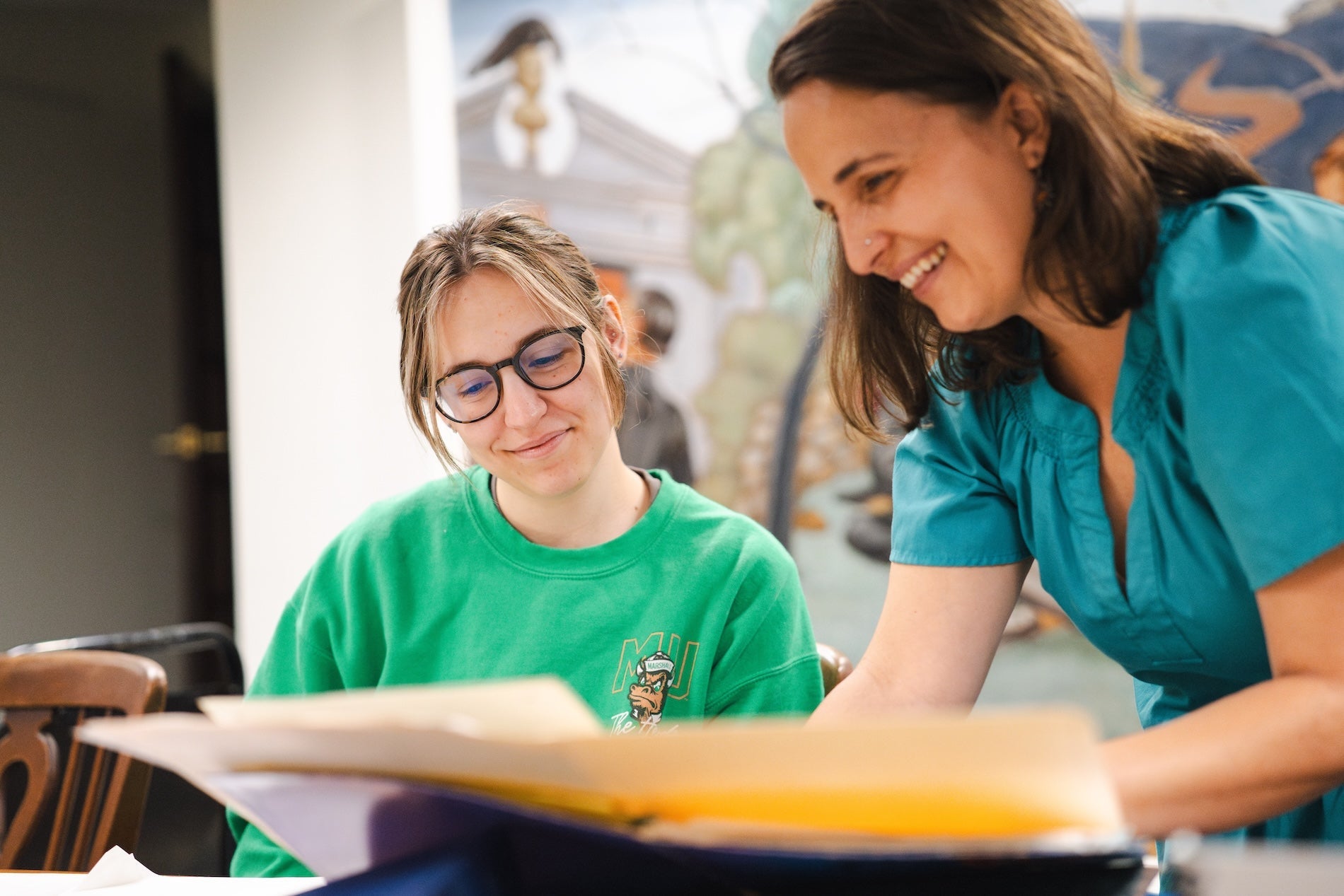 student receiving assistance from a faculty member in the library