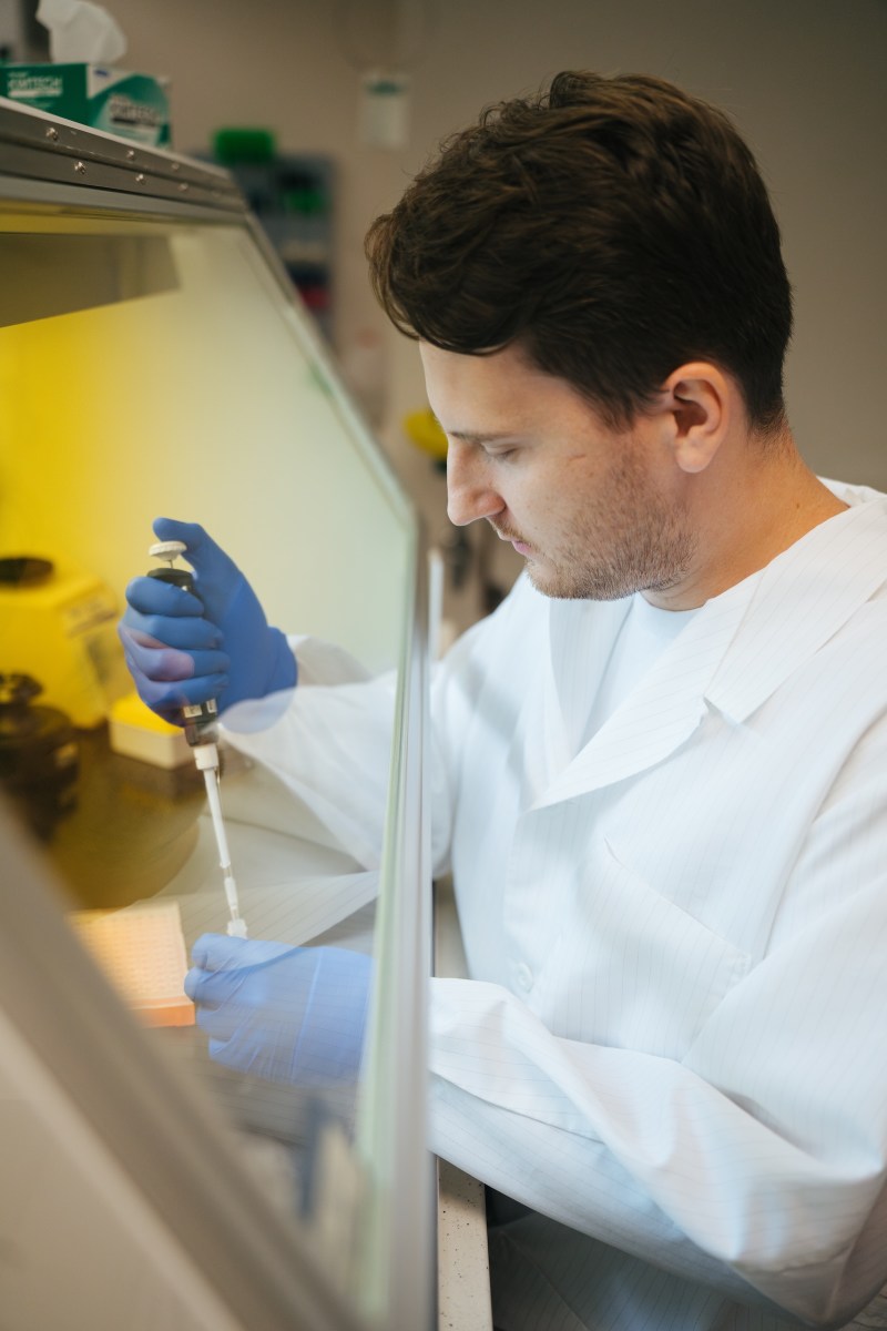 person working in a Forensic Science lab